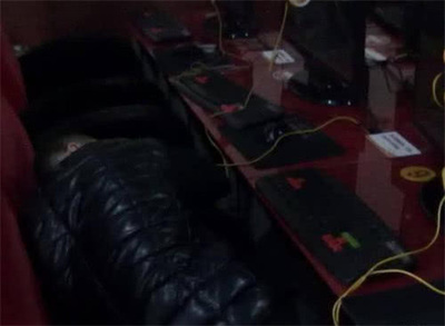 什么樣的網(wǎng)吧最舒服？雙人床引熱議，網(wǎng)友 這配置能呆一個月！